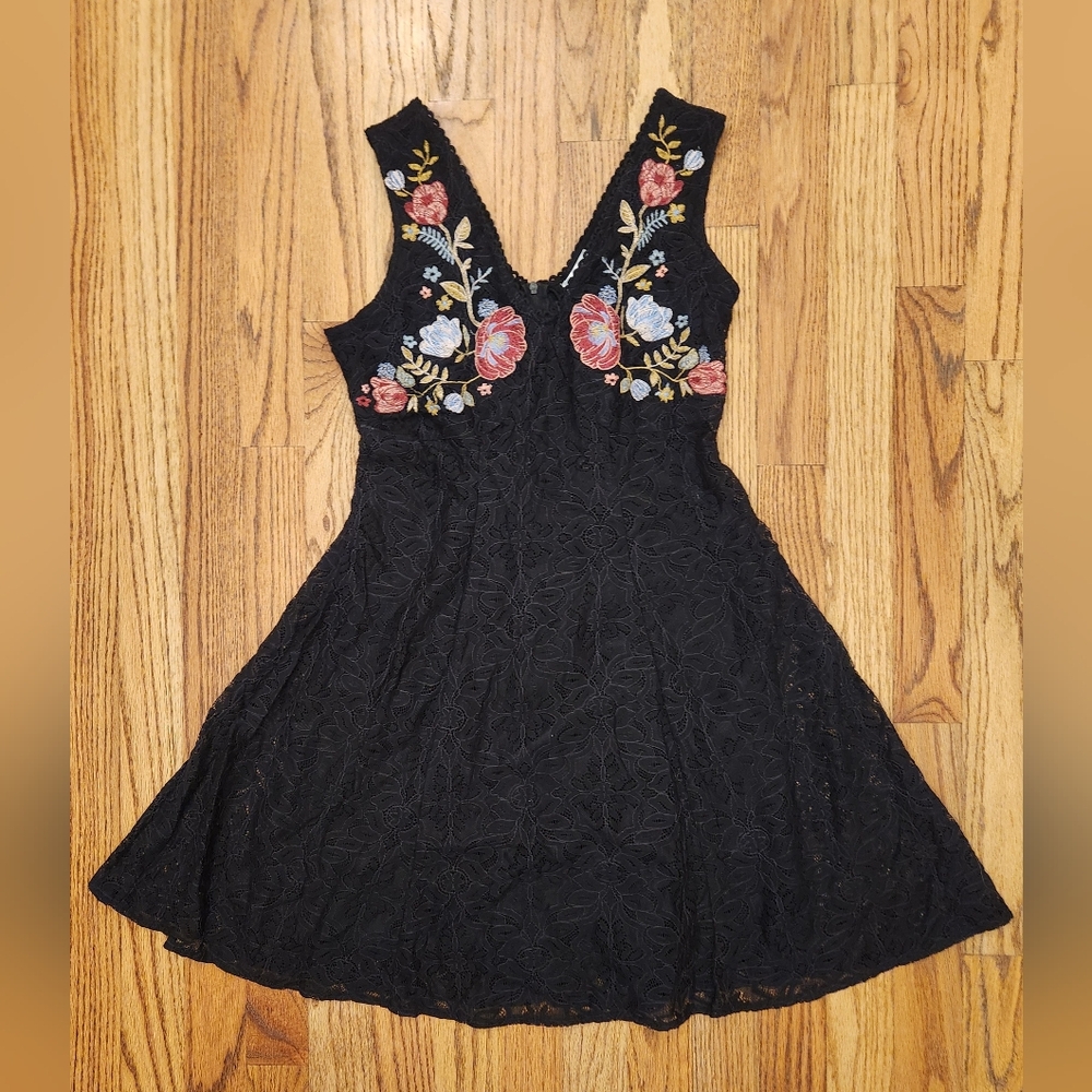Black Floral Stitched Lace Dress, Size: XSmall, Xhilaration